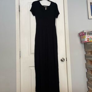 Short Sleeve, long black dress with pockets